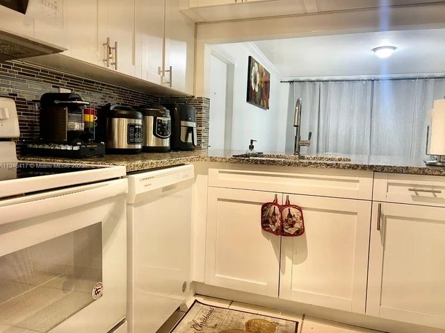 7849 Miller Dr # A209, Miami FL 33155