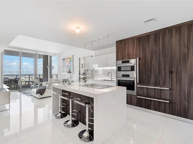 851 NE 1st Ave # 3600, Miami FL 33132