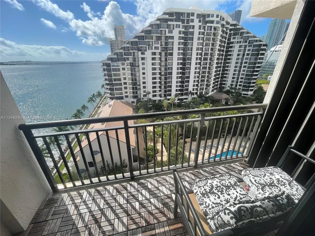 540 Brickell Key Dr # 1425, Miami FL 33131