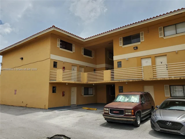 180 Royal Palm Rd # 112, Hialeah Gardens FL 33016