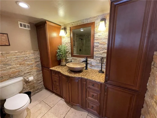 111 Golden Isles Dr # E11, Hallandale Beach FL 33009