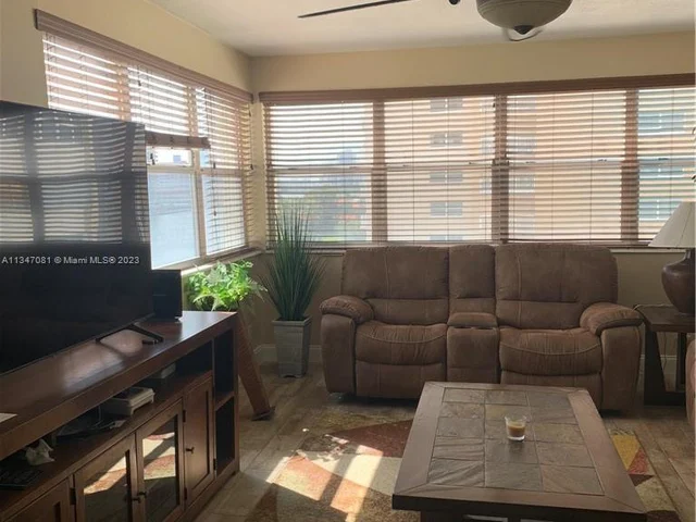 111 Golden Isles Dr # E11, Hallandale Beach FL 33009