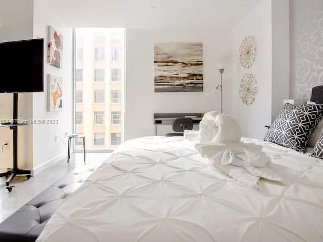 151 SE 1st St # 803, Miami FL 33131