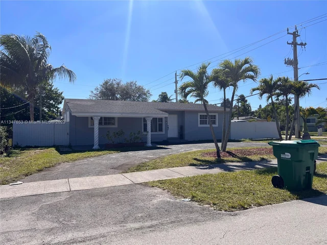 1990 NW 179th St, Miami Gardens FL 33056
