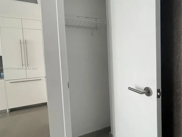 68 SE 6th St # 3806, Miami FL 33131