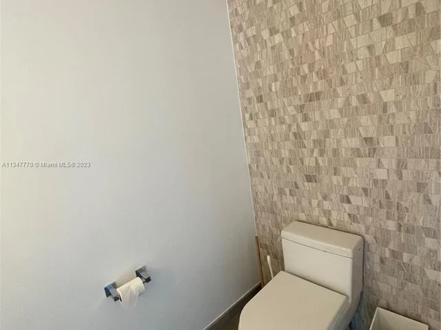 68 SE 6th St # 3806, Miami FL 33131