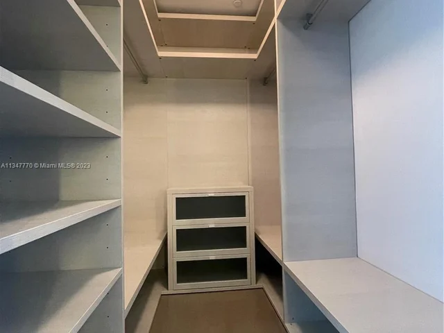 68 SE 6th St # 3806, Miami FL 33131