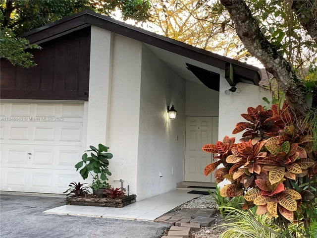 13528 SW 108th St Cir N, Miami FL 33186
