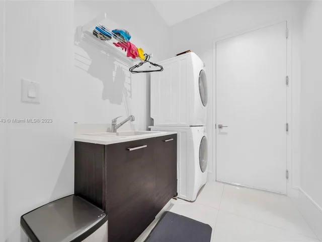 3250 NE 188th St, Aventura FL 33180