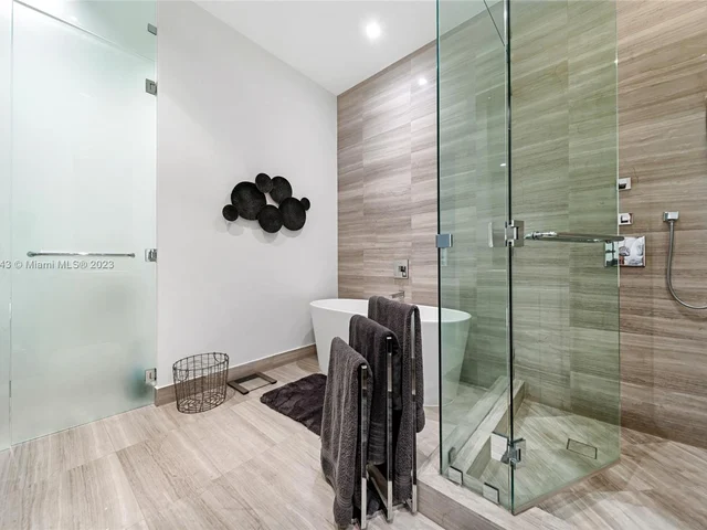 3250 NE 188th St, Aventura FL 33180