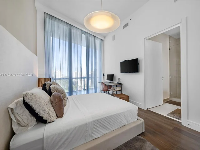 3250 NE 188th St, Aventura FL 33180