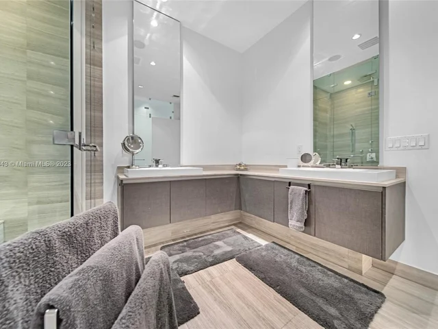 3250 NE 188th St, Aventura FL 33180