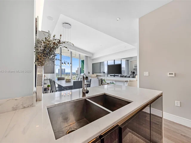 3250 NE 188th St, Aventura FL 33180