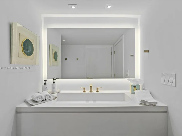 2301 Collins Ave # 407, Miami Beach FL 33139