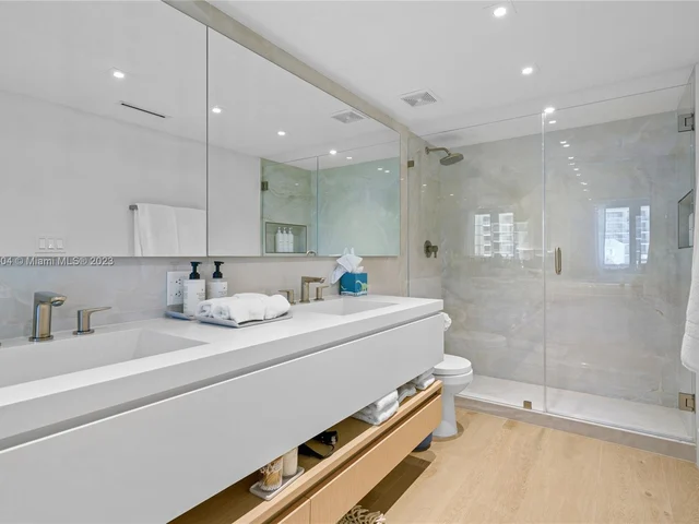 2301 Collins Ave # 407, Miami Beach FL 33139