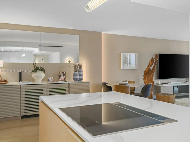 2301 Collins Ave # 407, Miami Beach FL 33139