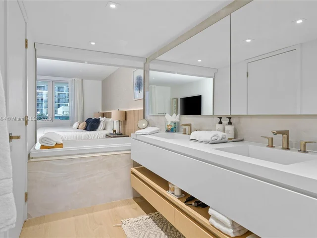 2301 Collins Ave # 407, Miami Beach FL 33139