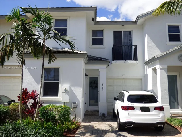 6903 Pines Cir, Coconut Creek FL 33073