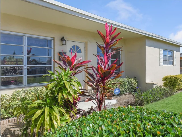 551 W 36th Pl, Hialeah FL 33012
