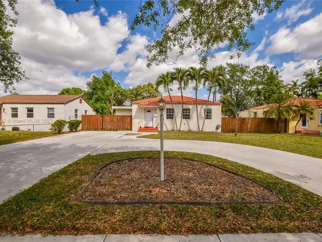 125 Truxton Dr, Miami Springs FL 33166