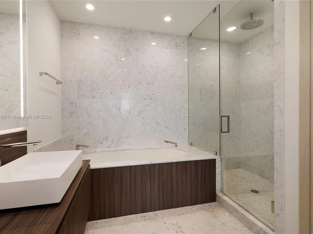 1000 Brickell Plz, Miami FL 33131