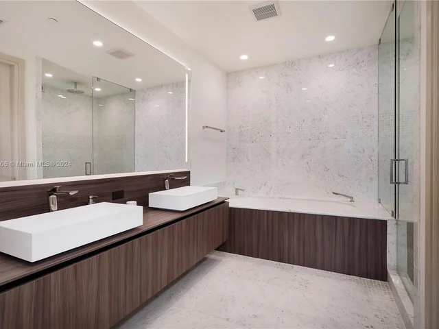 1000 Brickell Plz, Miami FL 33131