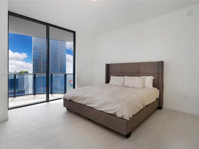1000 Brickell Plz, Miami FL 33131