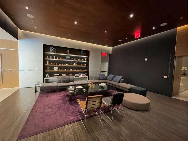 88 SW 7th St # 711, Miami FL 33130