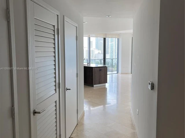 88 SW 7th St # 711, Miami FL 33130