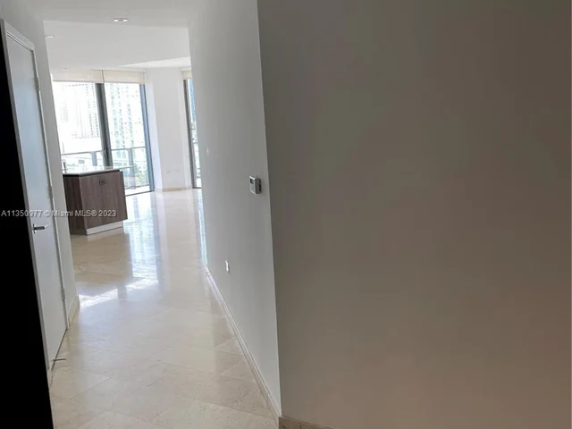 88 SW 7th St # 711, Miami FL 33130