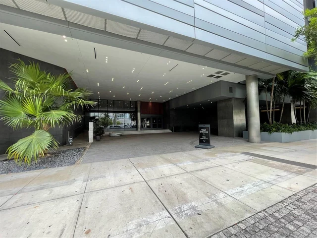 88 SW 7th St # 711, Miami FL 33130