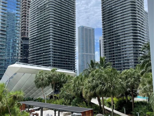 88 SW 7th St # 711, Miami FL 33130