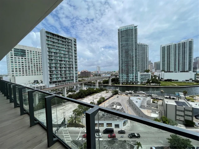 88 SW 7th St # 711, Miami FL 33130