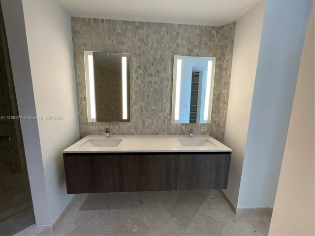 88 SW 7th St # 711, Miami FL 33130