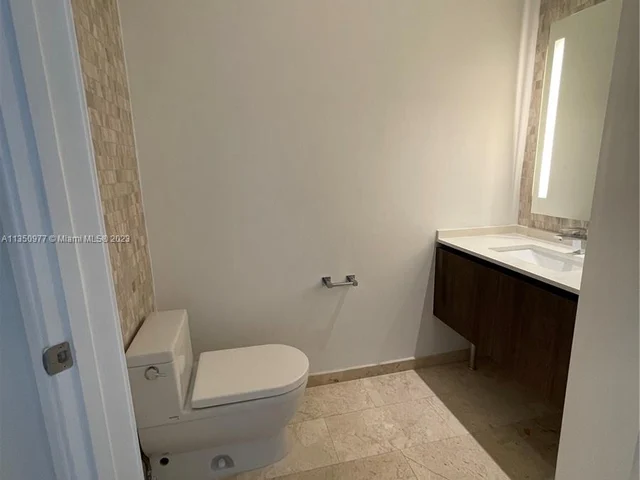 88 SW 7th St # 711, Miami FL 33130