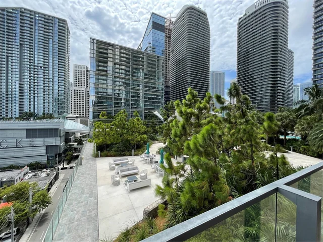 88 SW 7th St # 711, Miami FL 33130