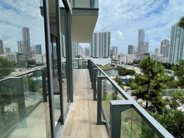 88 SW 7th St # 711, Miami FL 33130