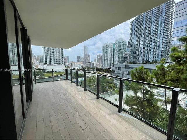 88 SW 7th St # 711, Miami FL 33130