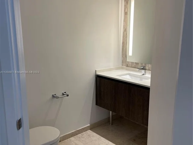 88 SW 7th St # 711, Miami FL 33130