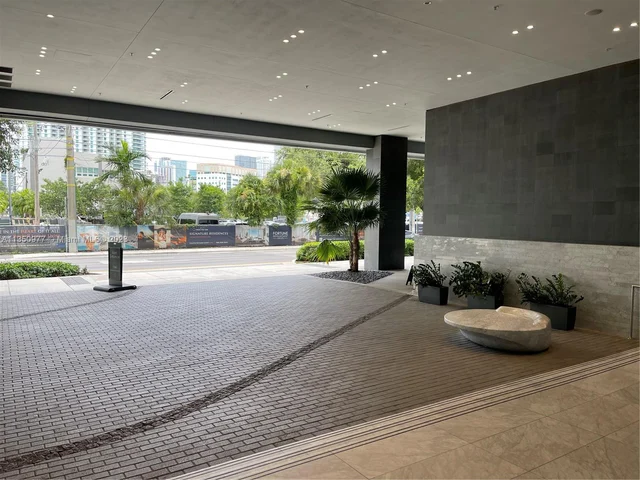 88 SW 7th St # 711, Miami FL 33130