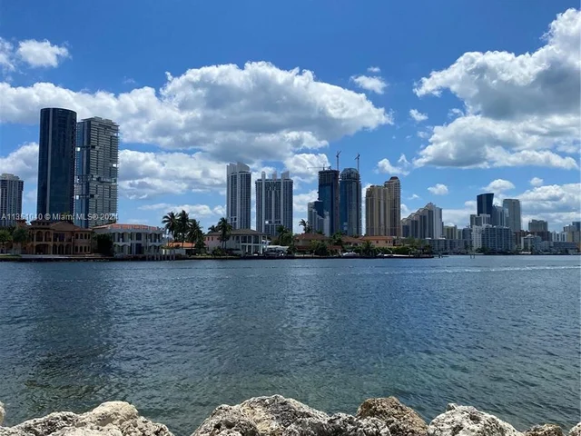 3530 Mystic Pointe Dr, Aventura FL 33180