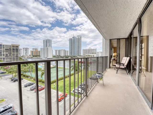 400 Leslie Dr # 615, Hallandale Beach FL 33009