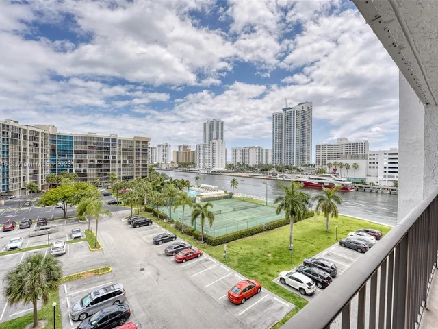 400 Leslie Dr # 615, Hallandale Beach FL 33009