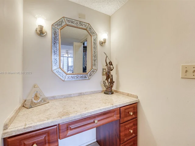 400 Leslie Dr # 615, Hallandale Beach FL 33009