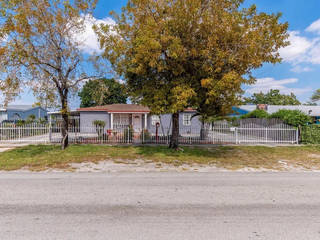 3539 NW 87th St, Miami FL 33147