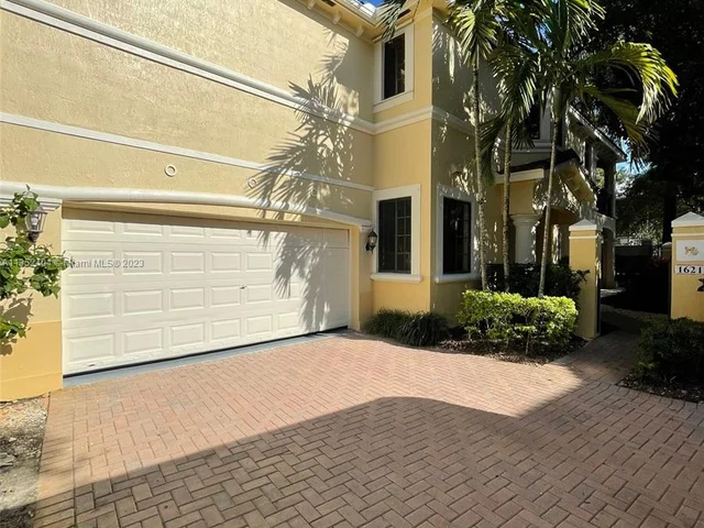 1621 Passion Vine Cir # 1, Weston FL 33326