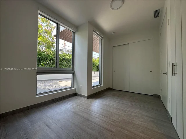 529 SW 11th St # 103, Miami FL 33129