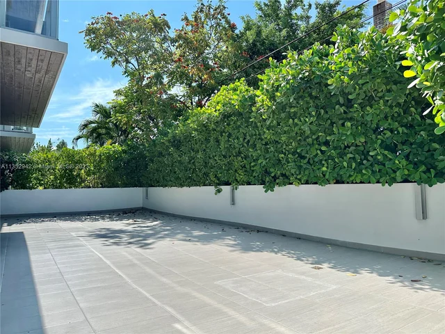 529 SW 11th St # 103, Miami FL 33129