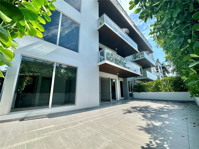 529 SW 11th St # 103, Miami FL 33129