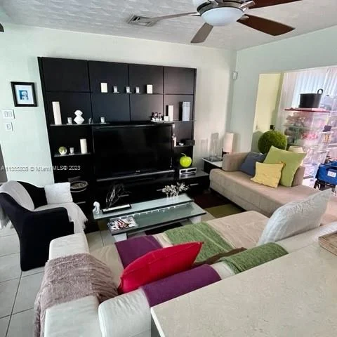 625 W Dayton Cir, Fort Lauderdale FL 33312